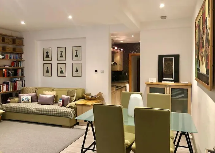 Quiet Kensington Flat Ideal For Central London